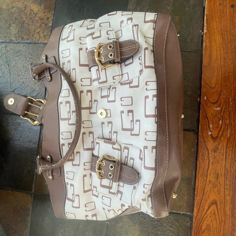 (Amazing guess bag- Elegant, Functional, & Flawless! )